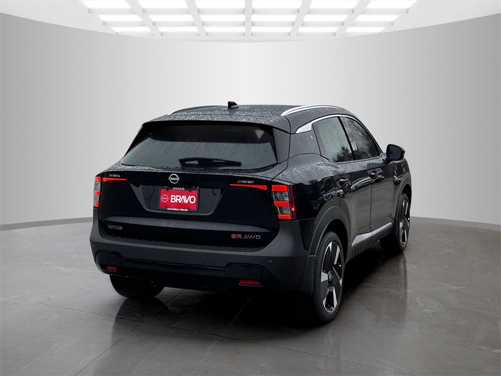 2025 Nissan Kicks SR photo 5