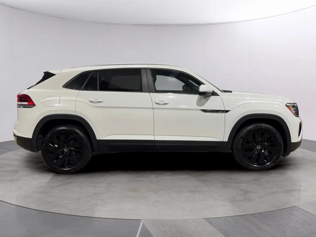 2024 Volkswagen Atlas Cross Sport SE Technology photo 3