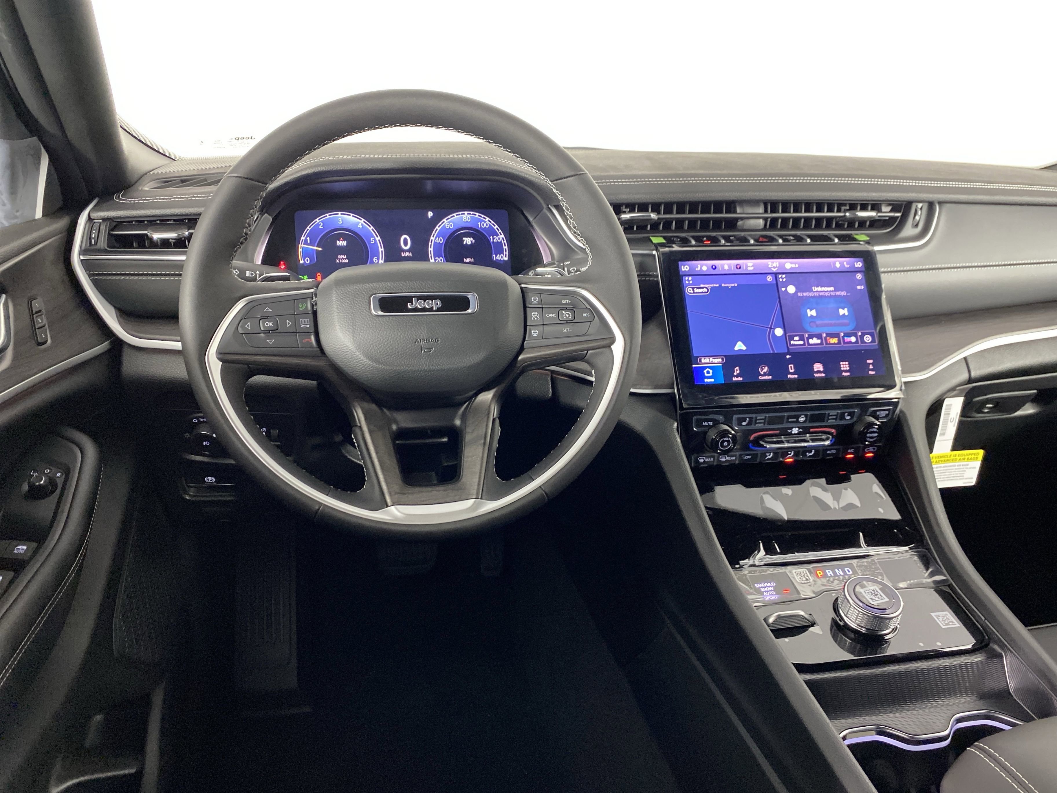 2025 Jeep Grand Cherokee Limited photo 2