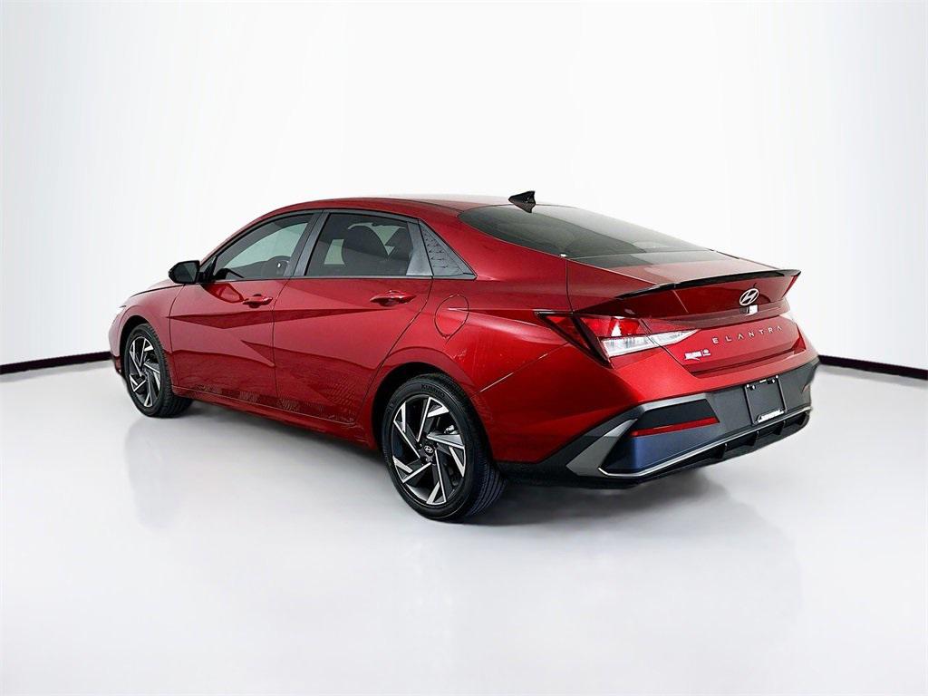 2025 Hyundai Elantra SEL Sport photo 4