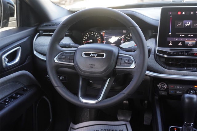 2023 Jeep Compass Latitude photo 14