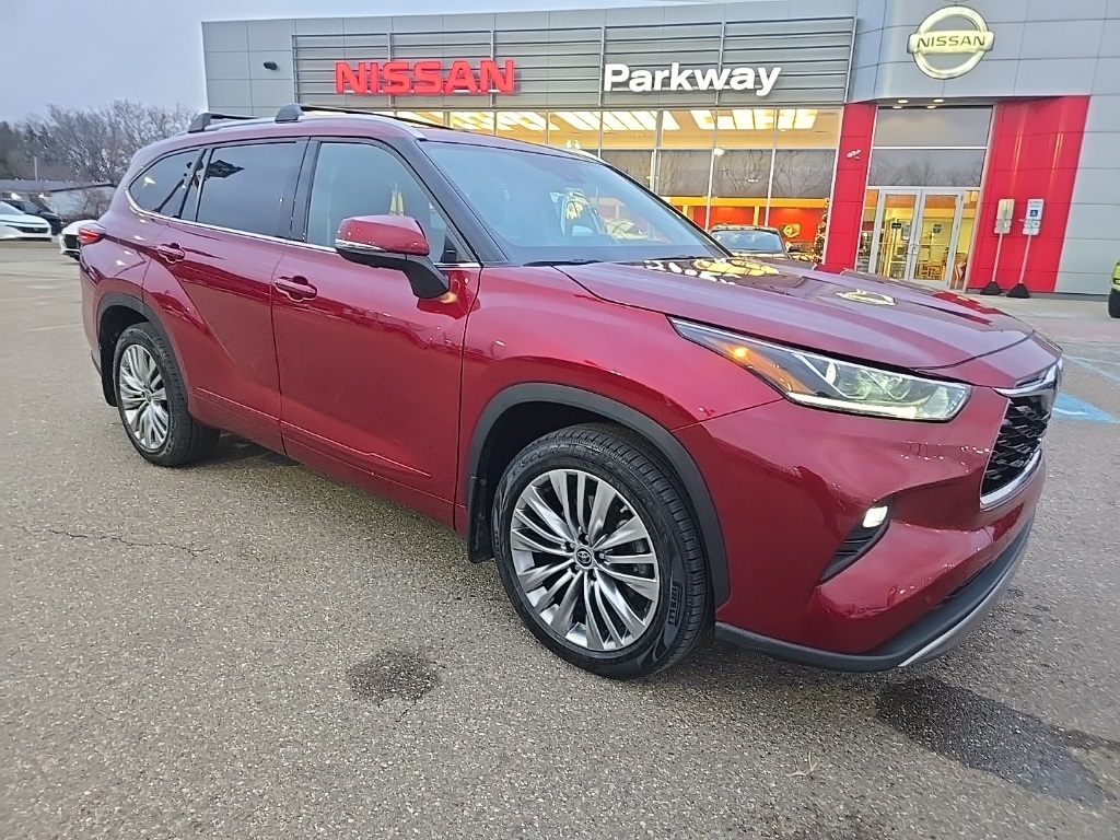 2023 Toyota Highlander Platinum's photo