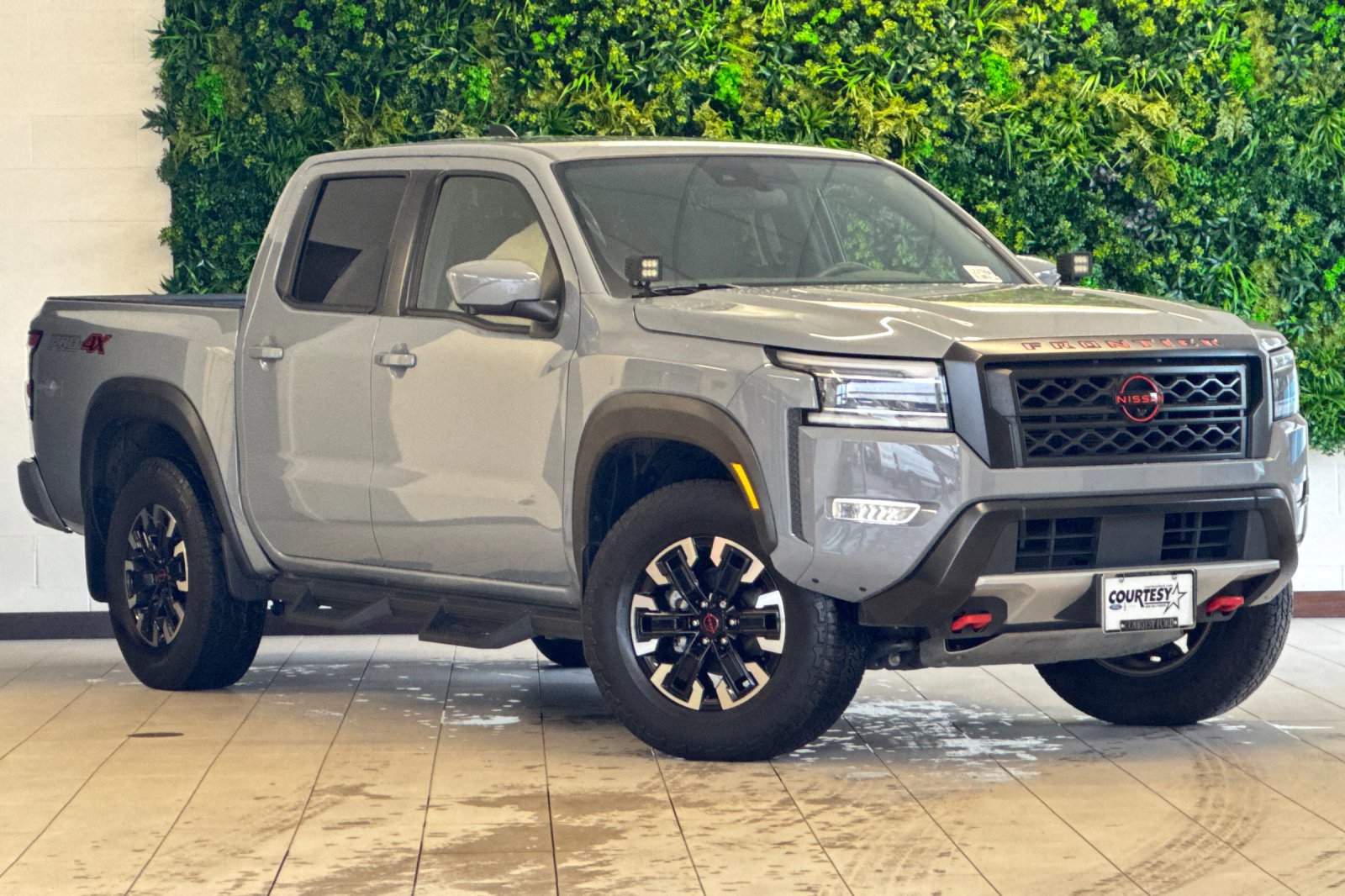 2023 Nissan Frontier PRO-4X's photo