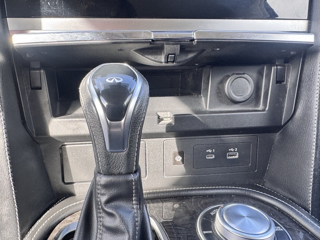 2022 Infiniti QX80 Luxe photo 11