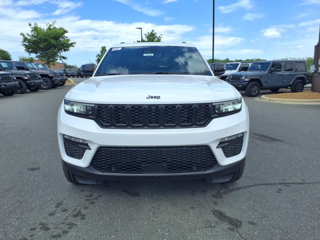 2025 Jeep Grand Cherokee Limited photo 3