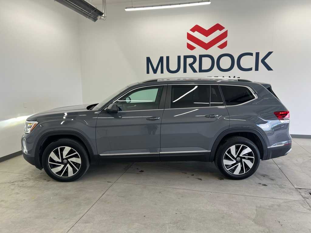 2025 Volkswagen Atlas SEL photo 2