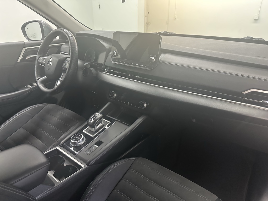 2023 Mitsubishi Outlander SE photo 20