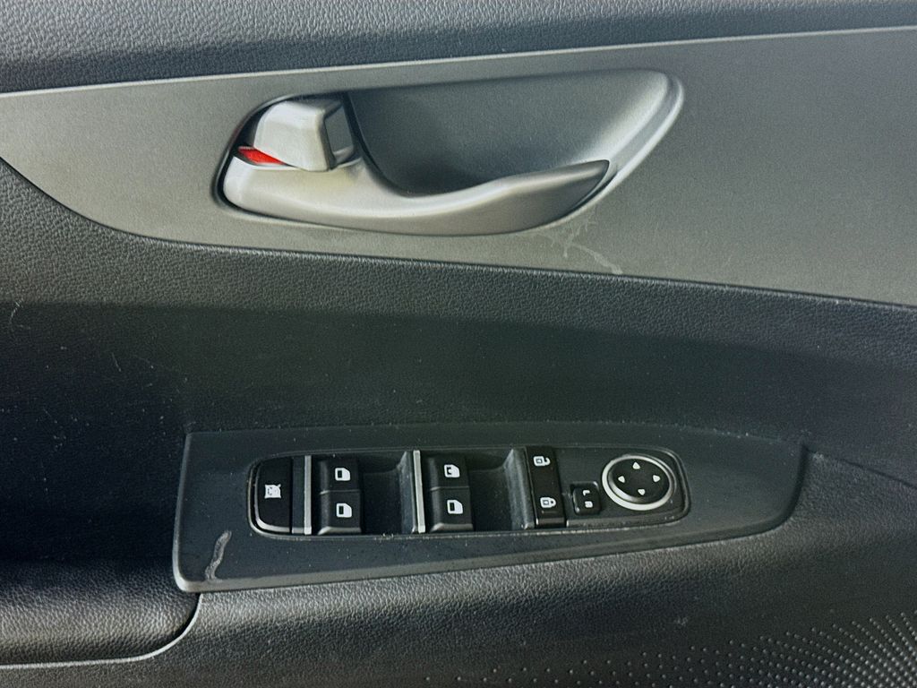 2019 Kia Forte LXS photo 18