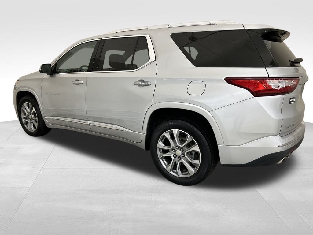 2021 Chevrolet Traverse Premier photo 2