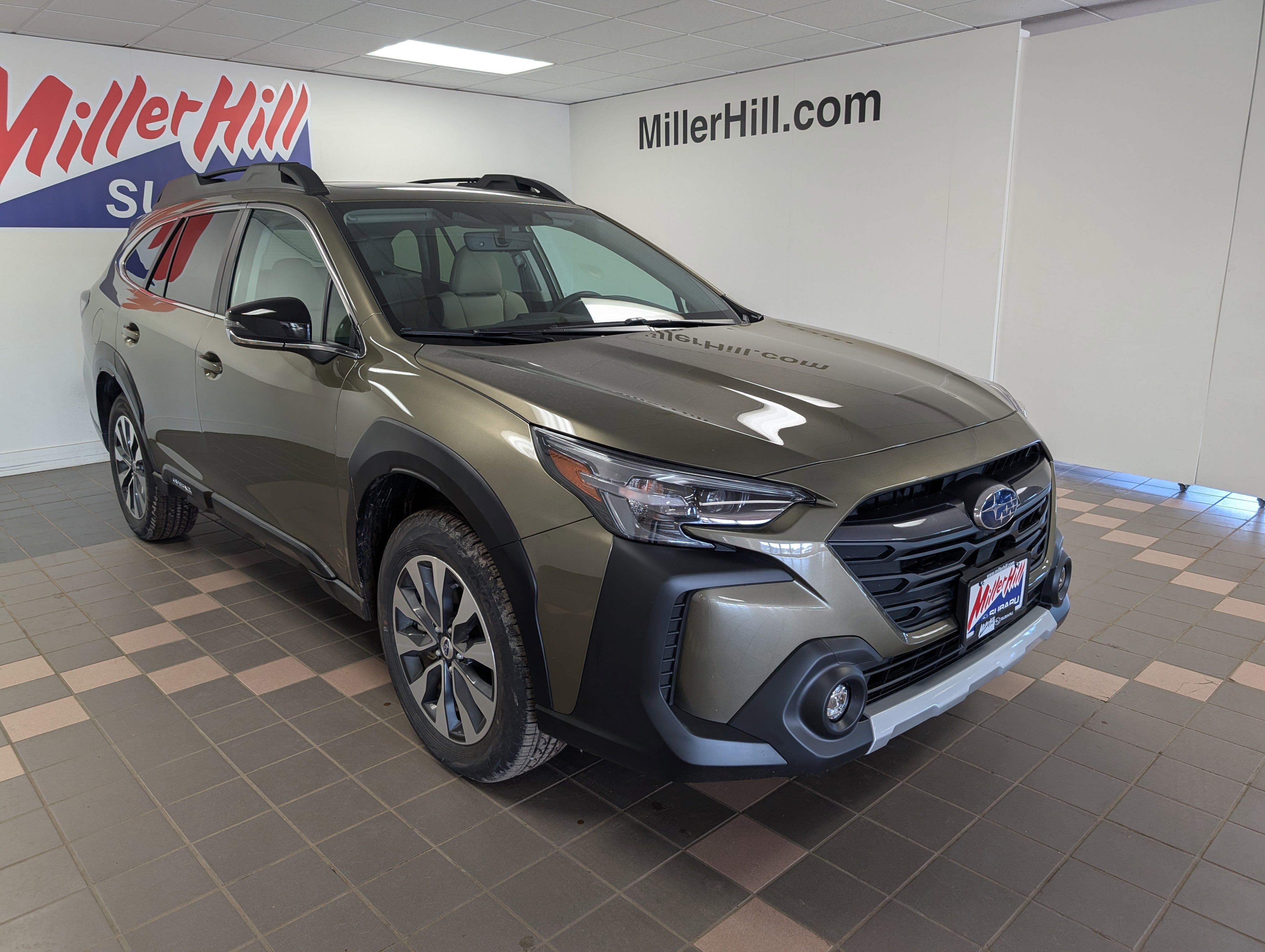 2025 Subaru Outback Limited XT photo 3