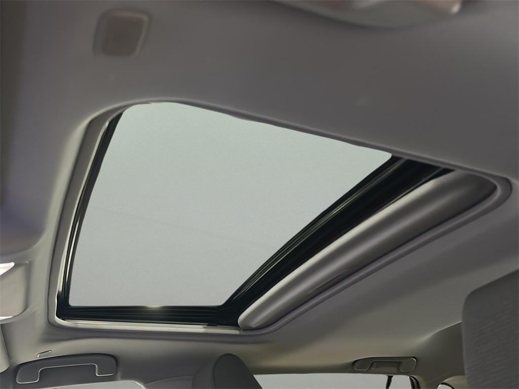 2024 Toyota RAV4 XLE photo 9