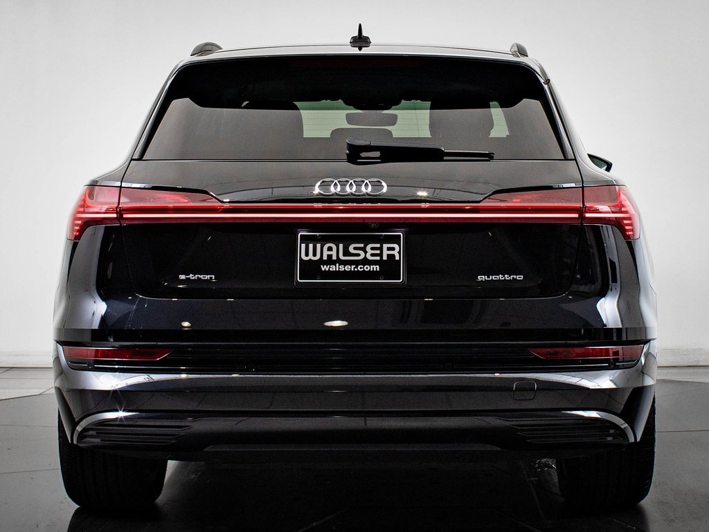 2022 Audi e-tron Premium photo 7