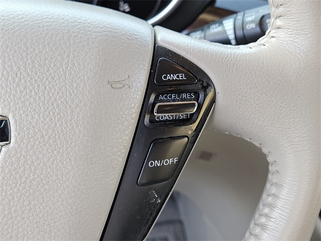 2014 Nissan Quest SV photo 24