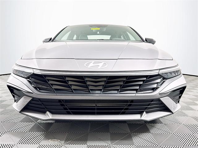 2025 Hyundai Elantra SEL Sport photo 10