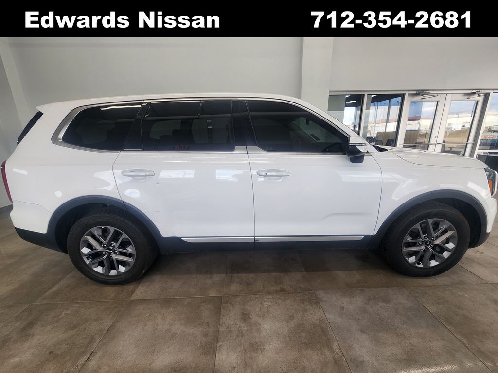 2023 Kia Telluride LX's photo