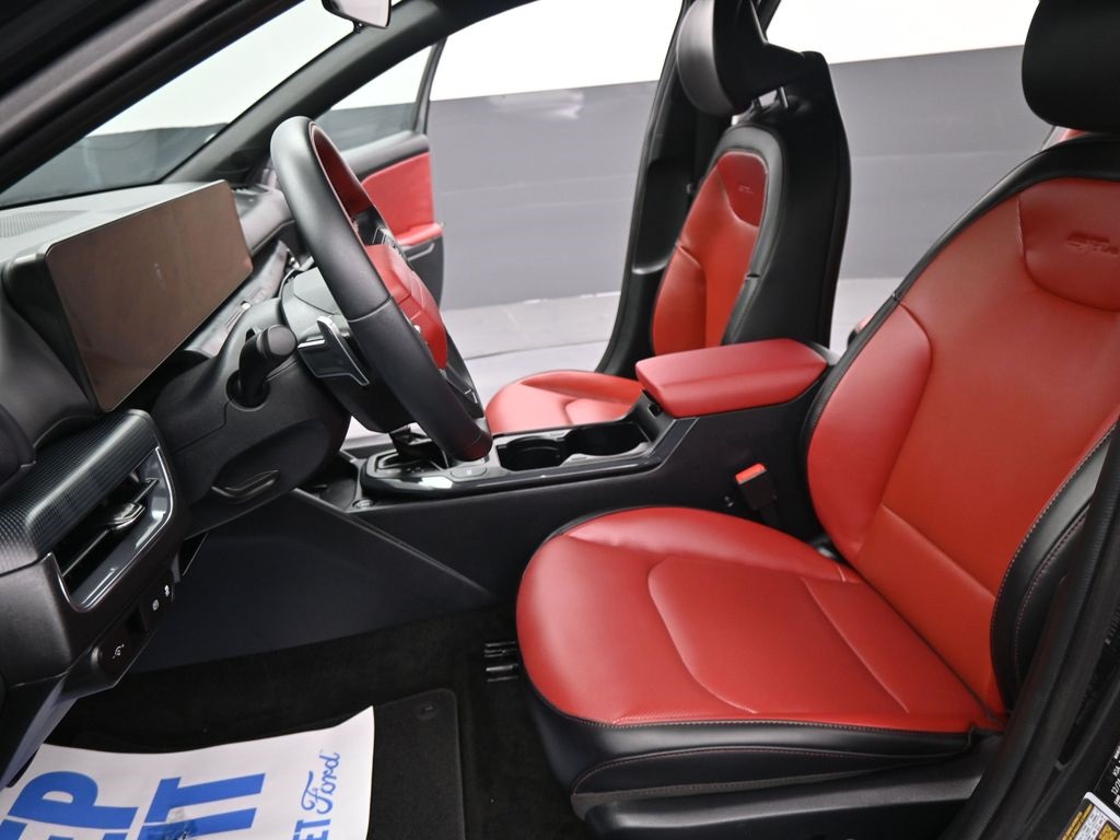 2025 Kia K4 GT-Line photo 4