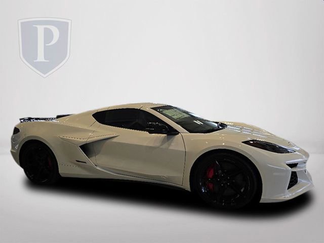 2025 Chevrolet Corvette E-Ray 2LZ photo 3