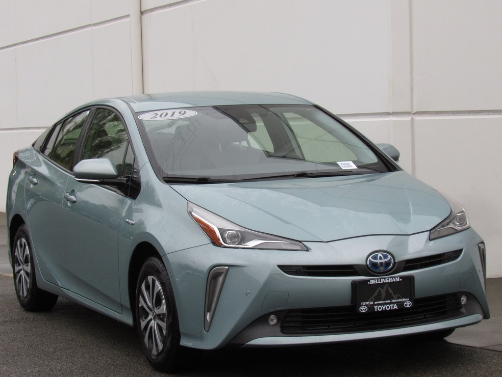 2019 Toyota Prius LE AWD-e photo 2