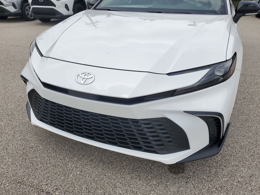 2025 Toyota Camry SE photo 8