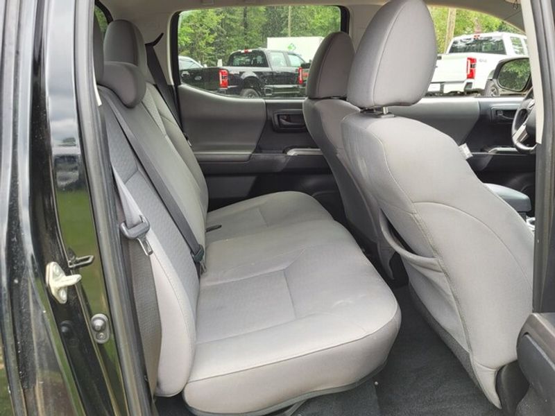 2019 Toyota Tacoma SR5 photo 12
