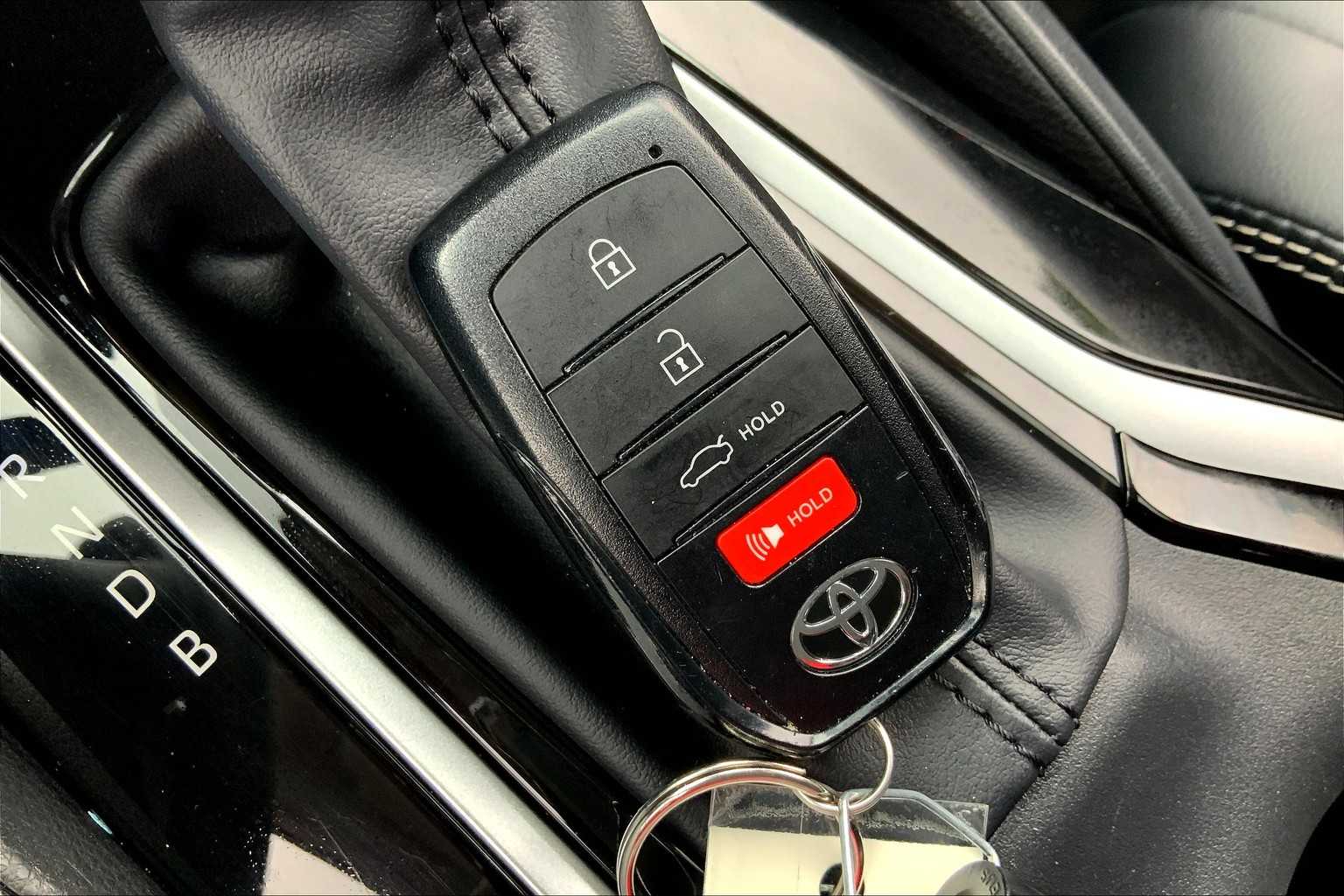 2025 Toyota Corolla Hybrid XLE photo 13