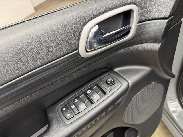 2020 Jeep Grand Cherokee Altitude photo 9