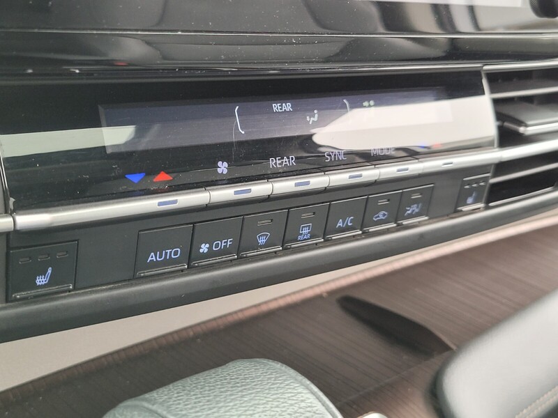 2021 Toyota Sienna XLE photo 21