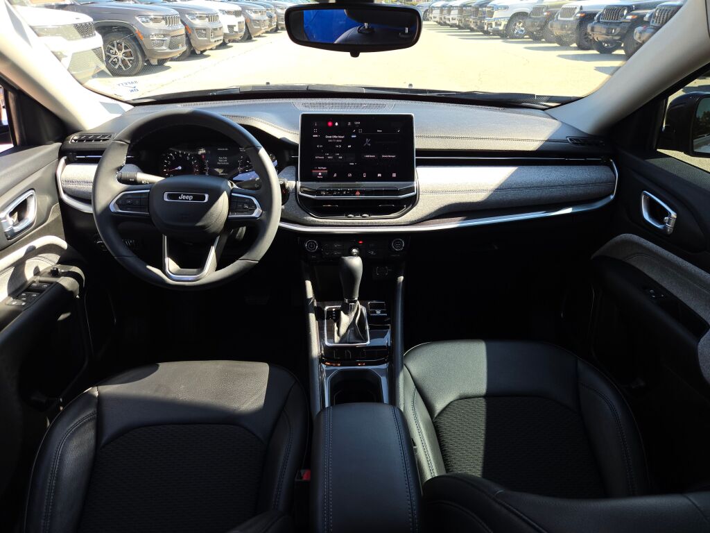 2022 Jeep Compass Latitude photo 14