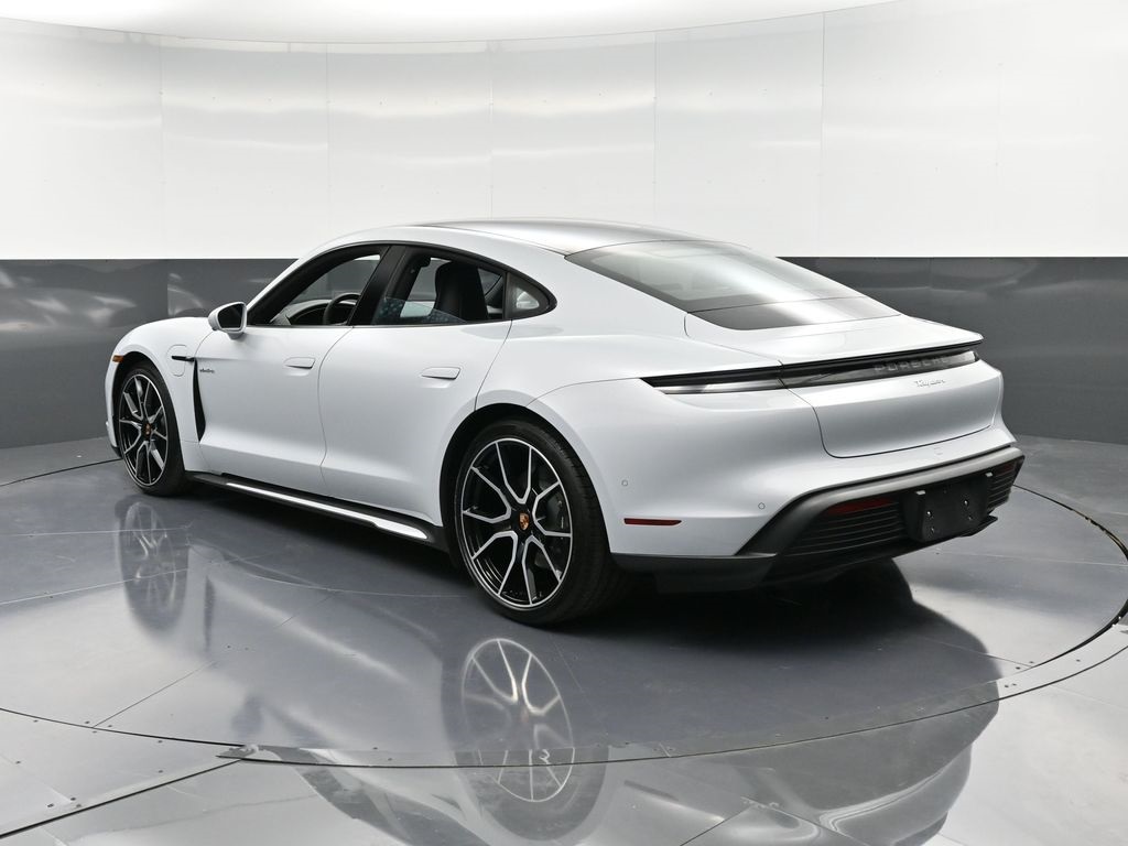 2025 Porsche Taycan photo 3