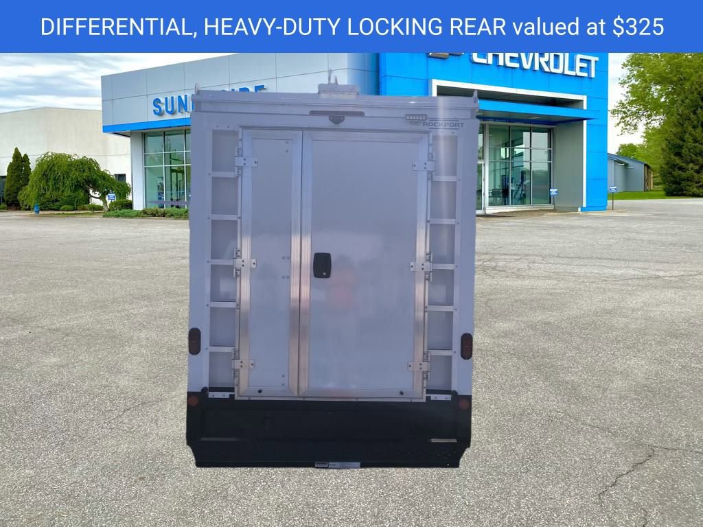 2025 Chevrolet Express Cutaway 3500 photo 4