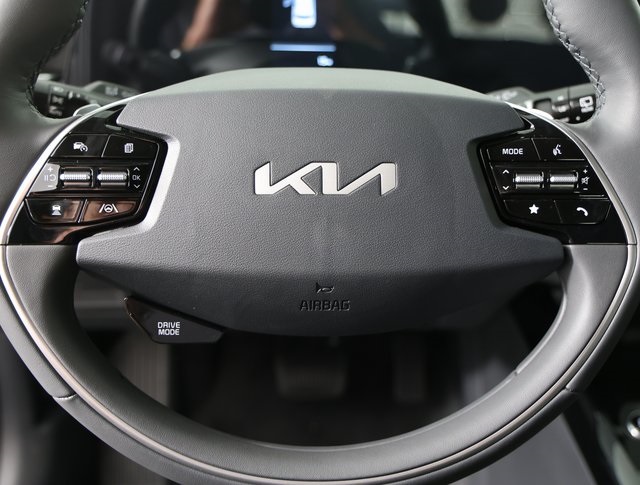 2025 Kia Niro SX photo 14