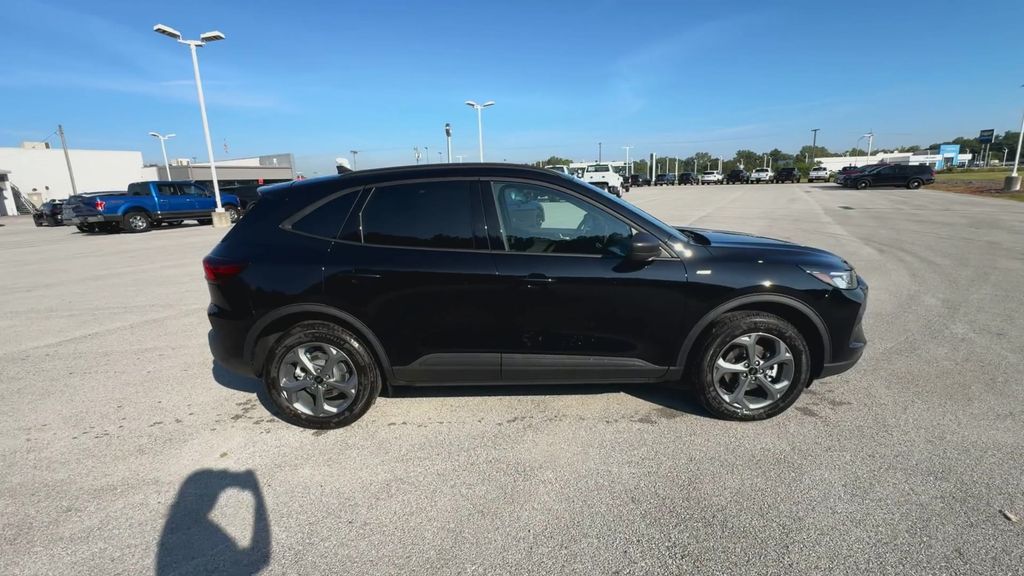 2025 Ford Escape ST-Line photo 6