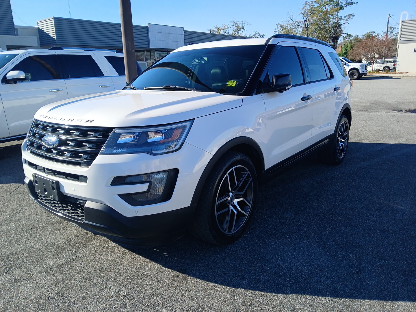 2016 Ford Explorer Sport's photo