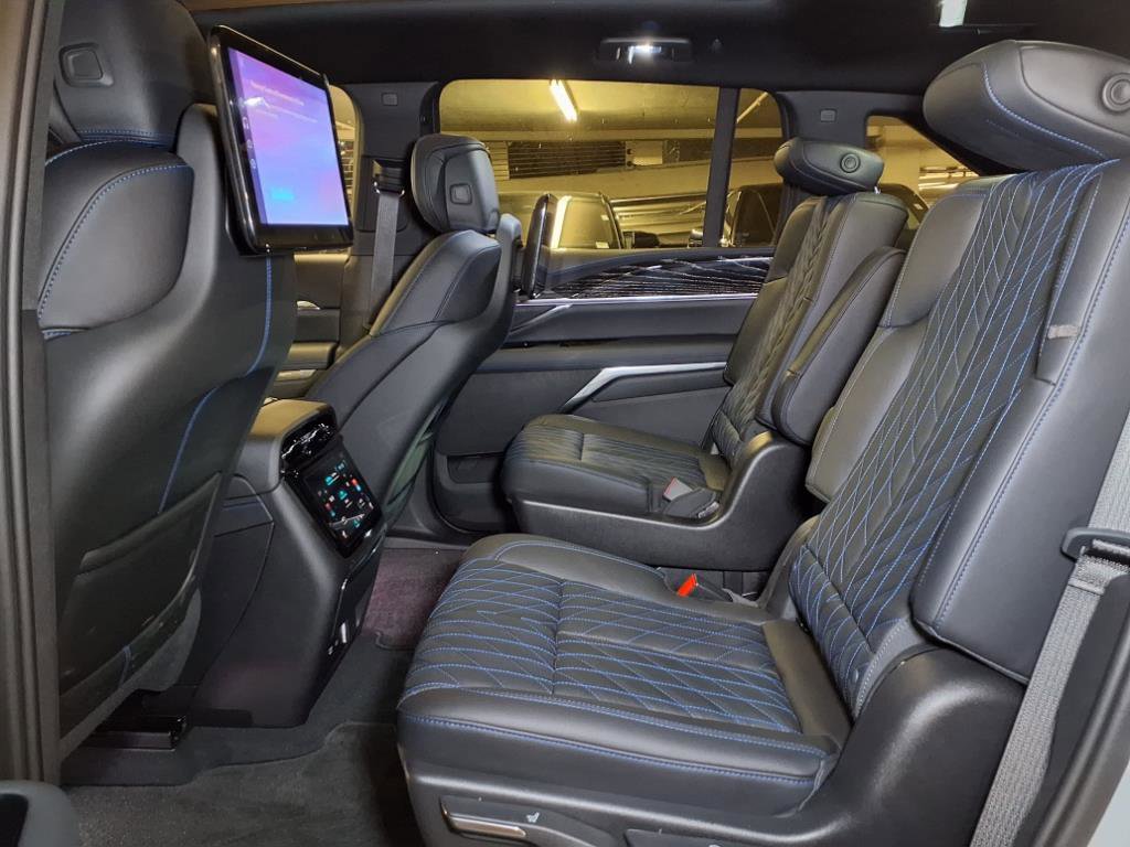 2026 Cadillac Escalade Luxury photo 12