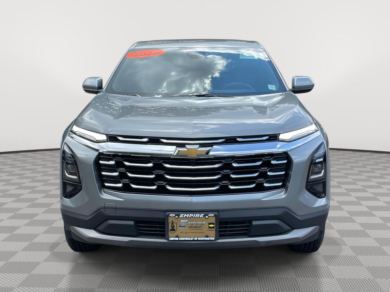2025 Chevrolet Equinox LT photo 2