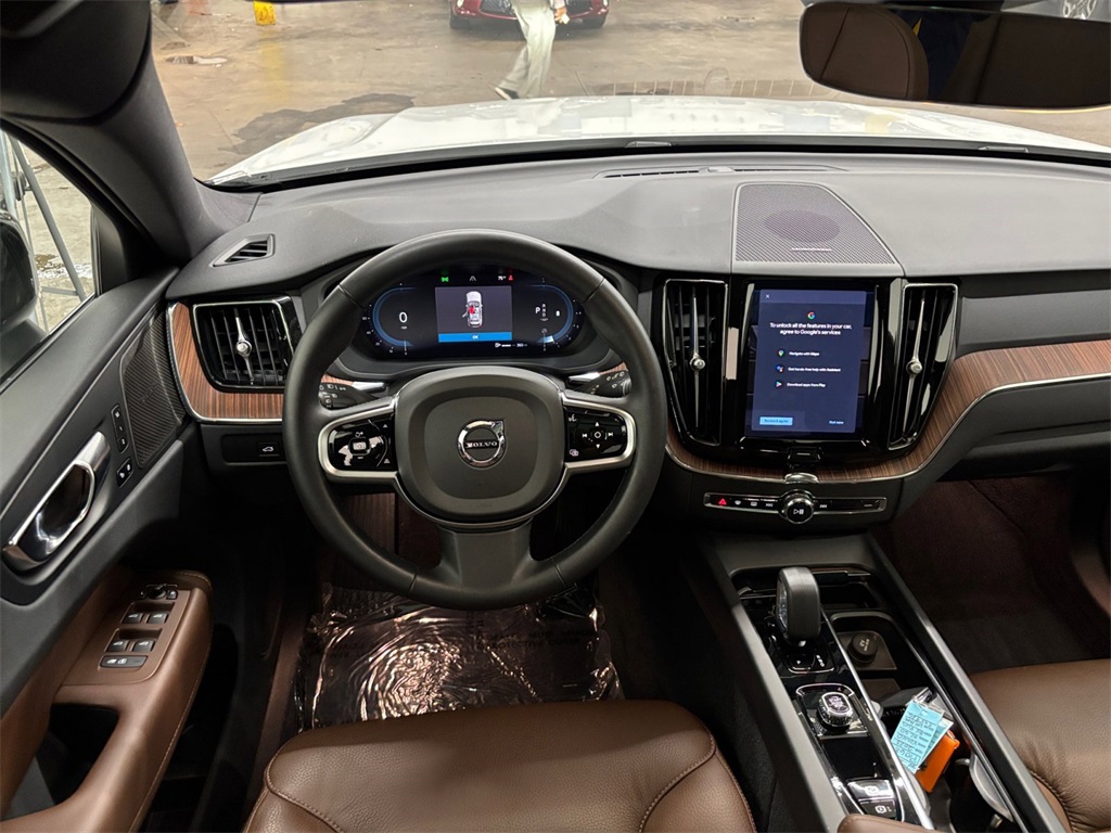 2023 Volvo XC60 B5 Plus photo 20