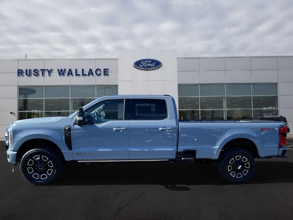 2026 Ford F-350 Super Duty Platinum's photo