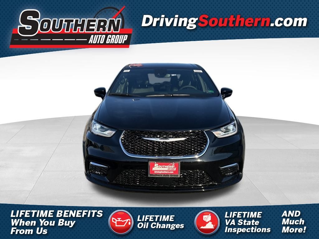 2026 Chrysler Pacifica Select's photo