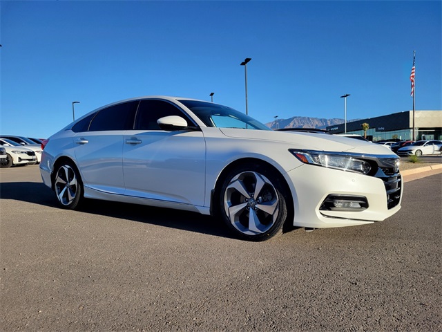 2019 Honda Accord Touring 2.0T photo 2