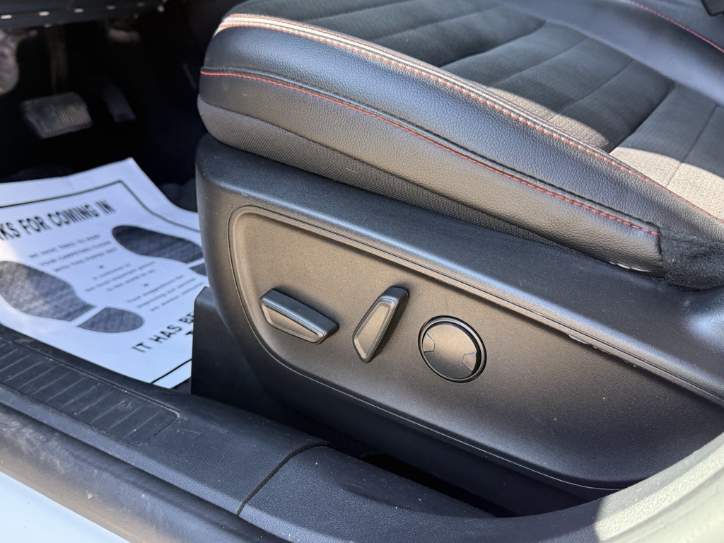 2022 Ford Escape SEL photo 12