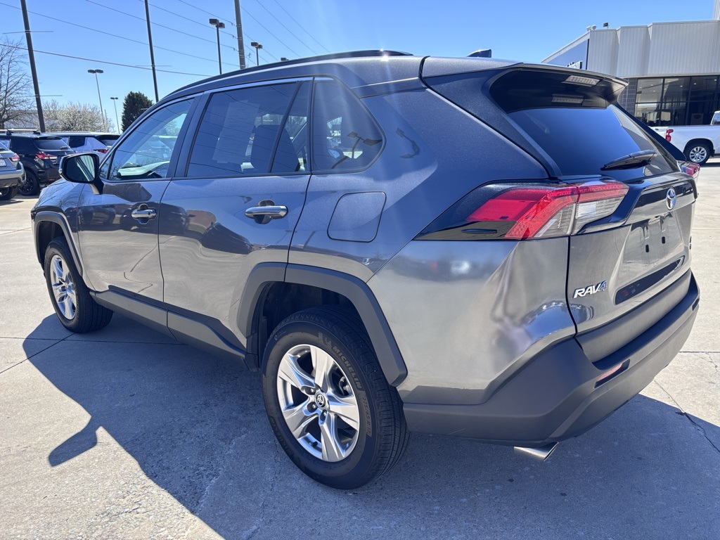 2022 Toyota RAV4 XLE photo 5