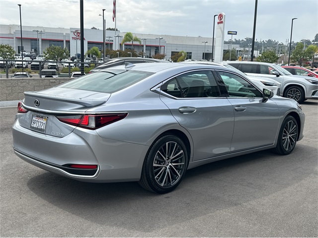 2025 Lexus ES 300h Premium photo 6