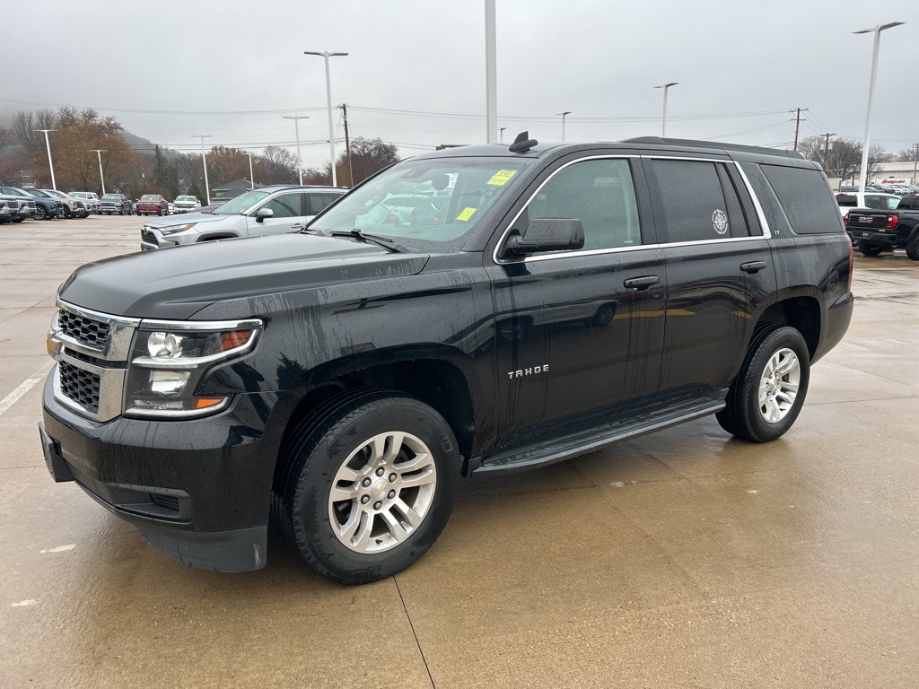 2019 Chevrolet Tahoe LT photo 2
