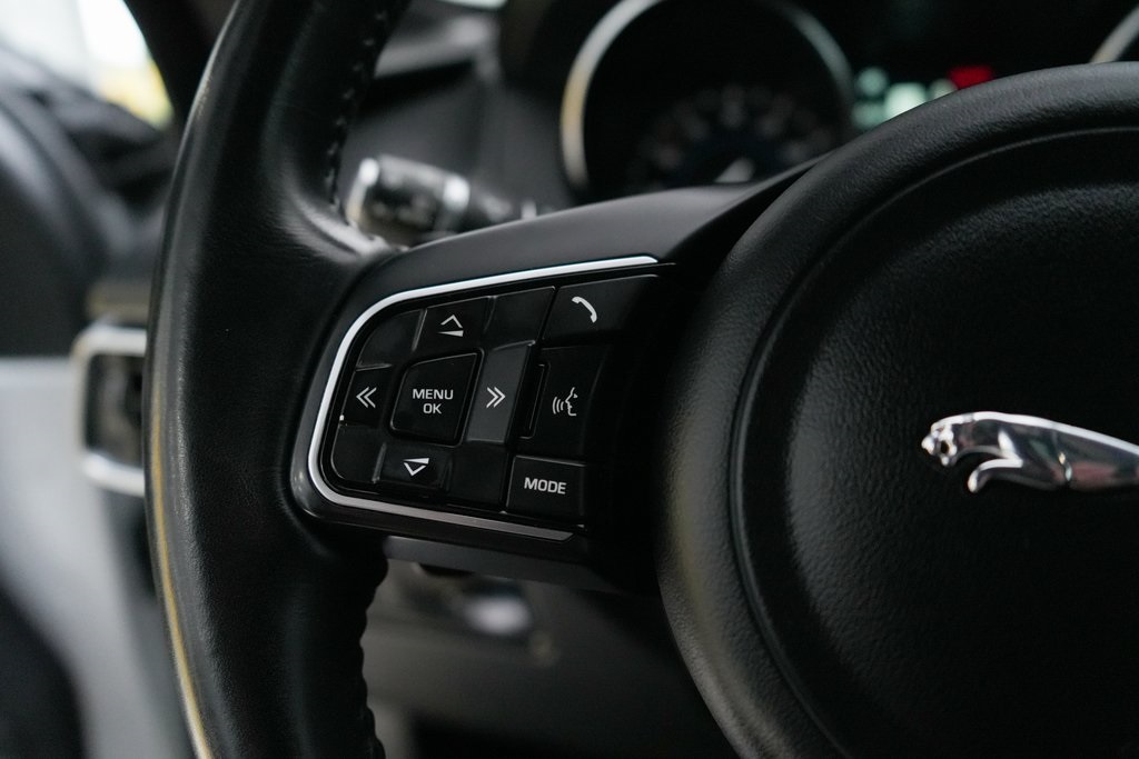 2020 Jaguar F-PACE Premium photo 21