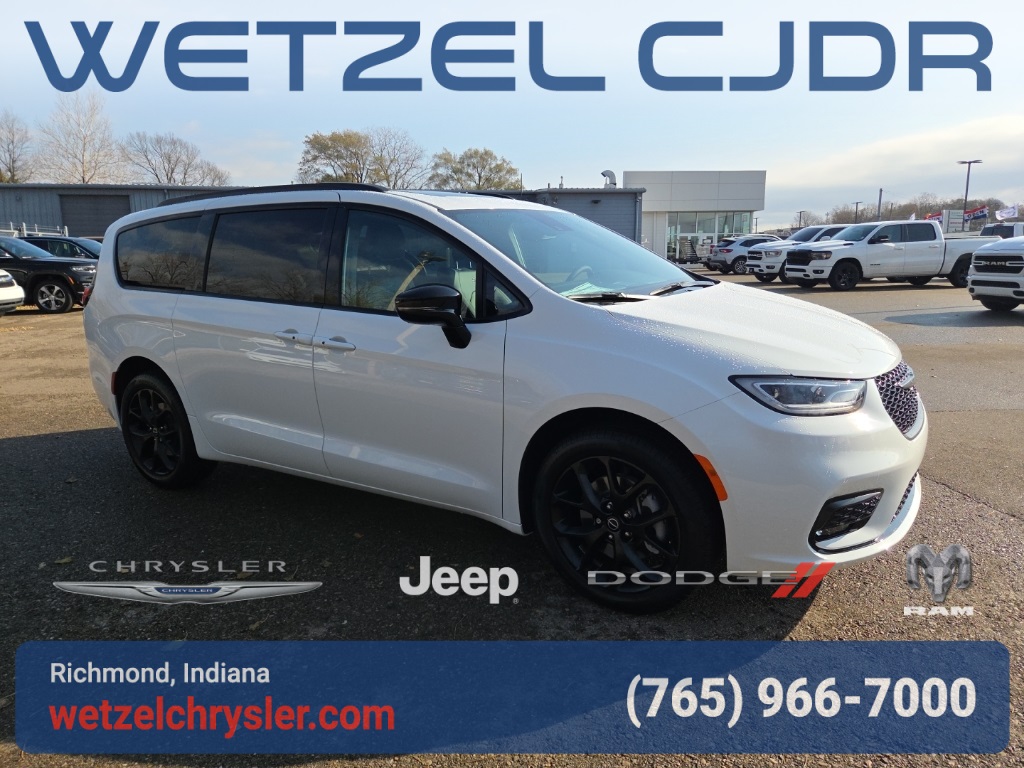 2026 Chrysler Pacifica Select's photo