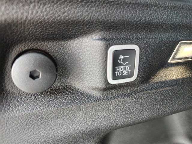 2025 Jeep Grand Cherokee Laredo Altitude photo 32