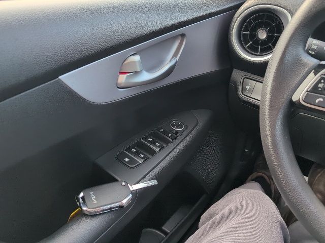 2024 Kia Forte LXS photo 8