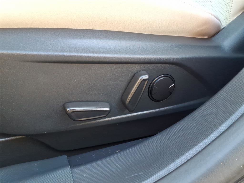 2022 Ford Mustang Mach-E Premium photo 4