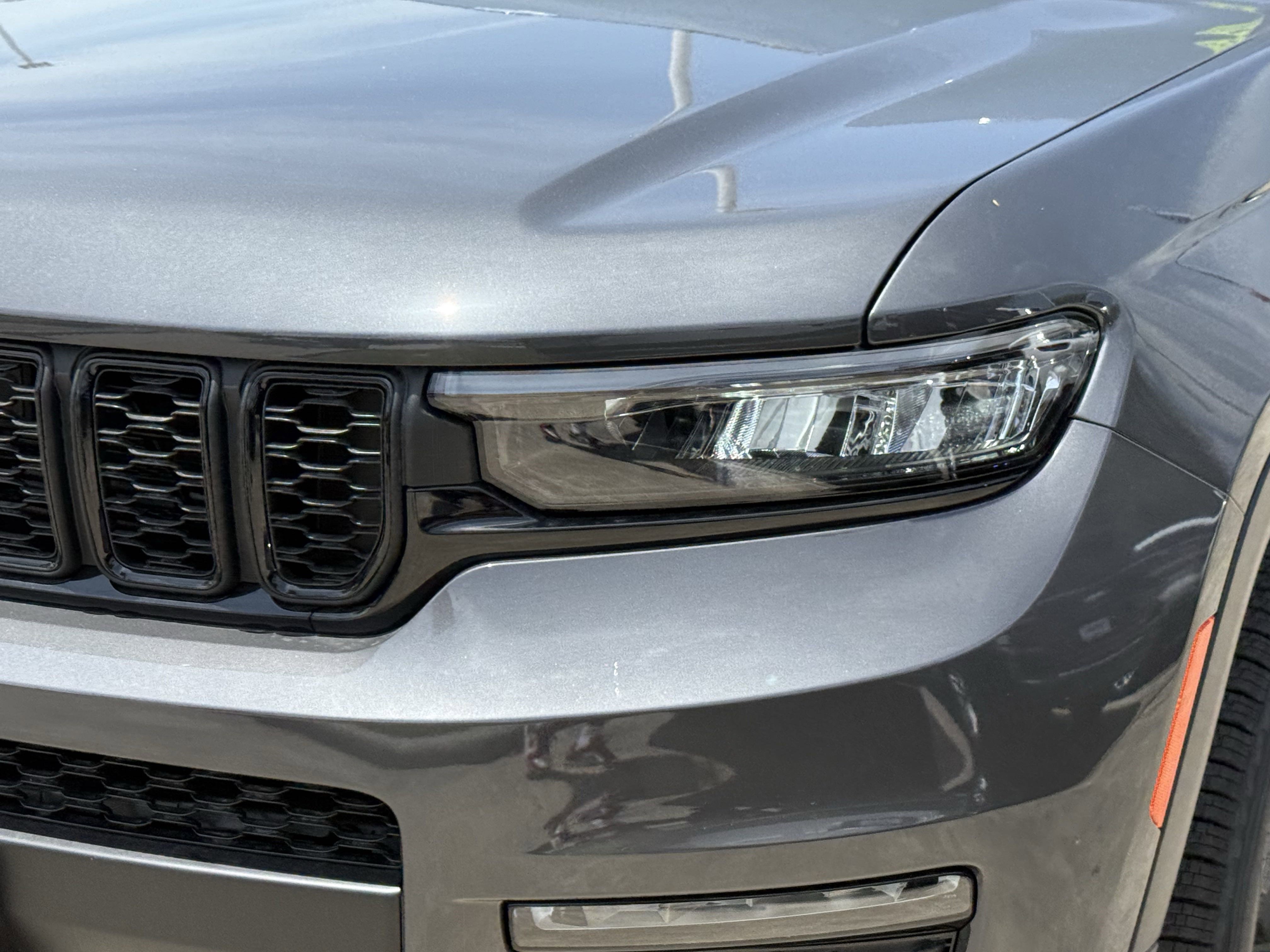 2025 Jeep Grand Cherokee Limited photo 4