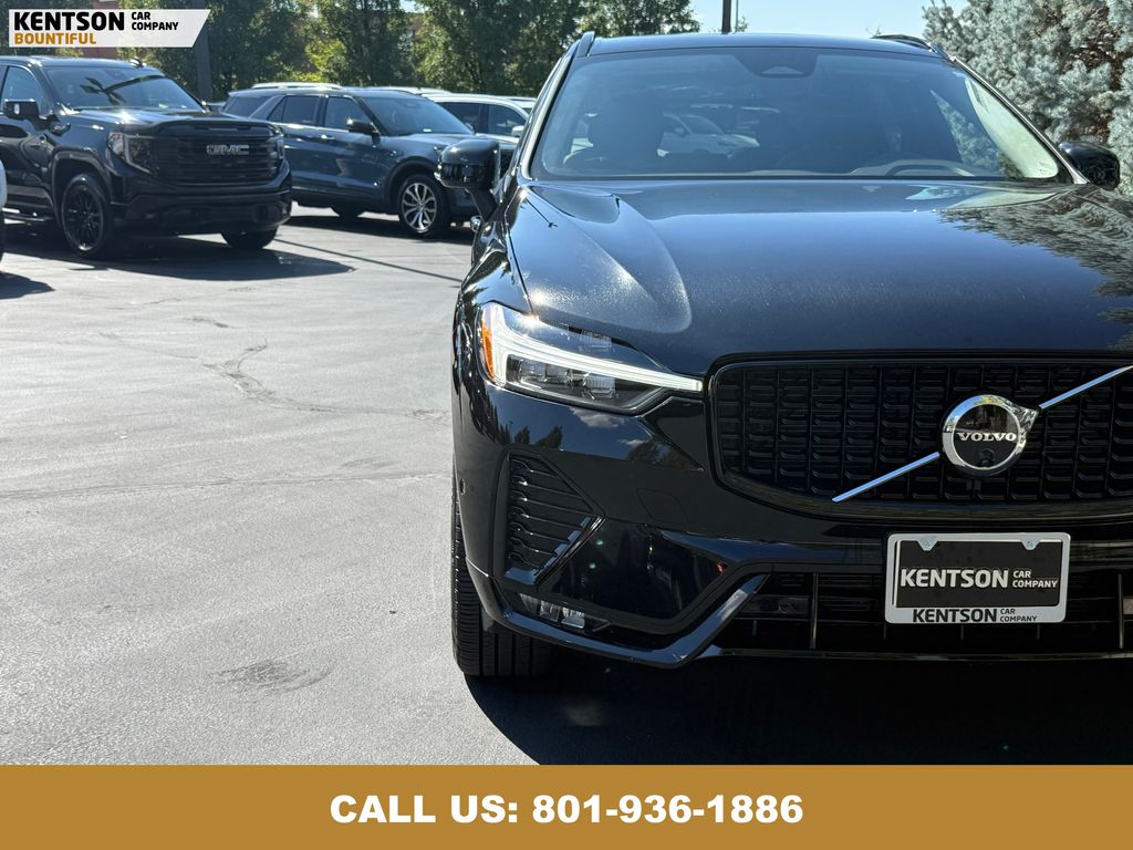 2025 Volvo XC60 B5 Plus photo 13